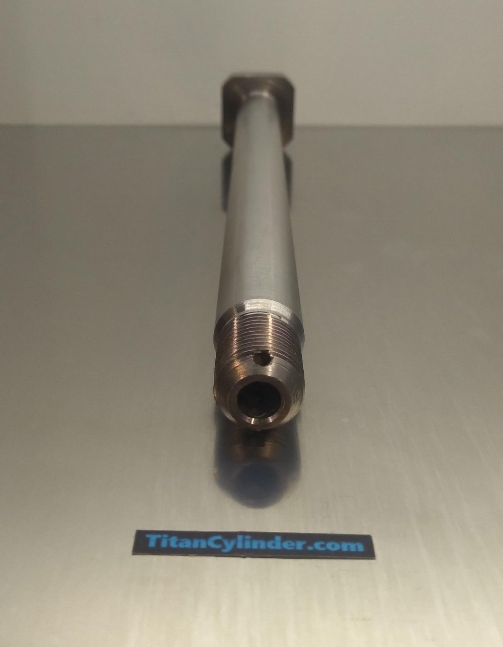 Титановые оси колес и маятников.