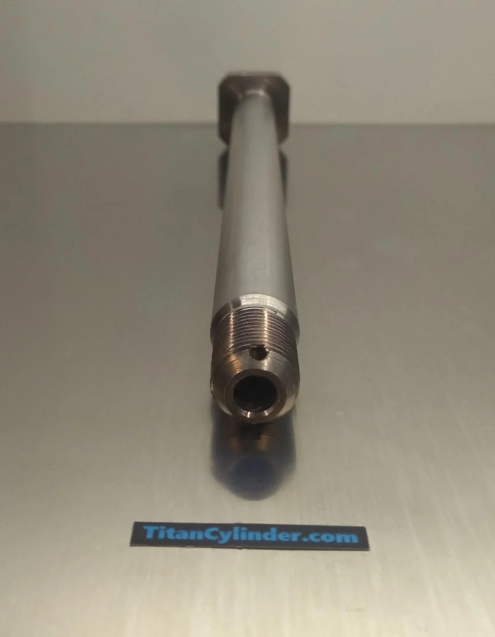 Титановые оси колес и маятников.