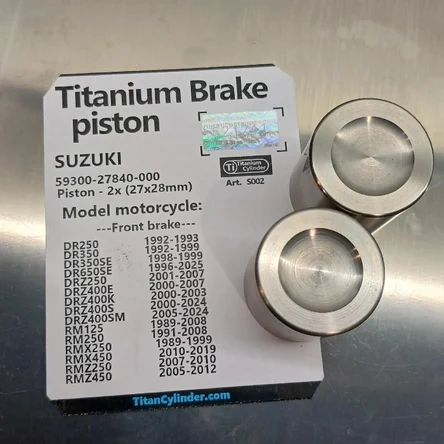 Suzuki   59300-27840-000  (27x28mm) 2шт, Титановые тормозные поршни, DR650, DRZ400, RM250, RMX250