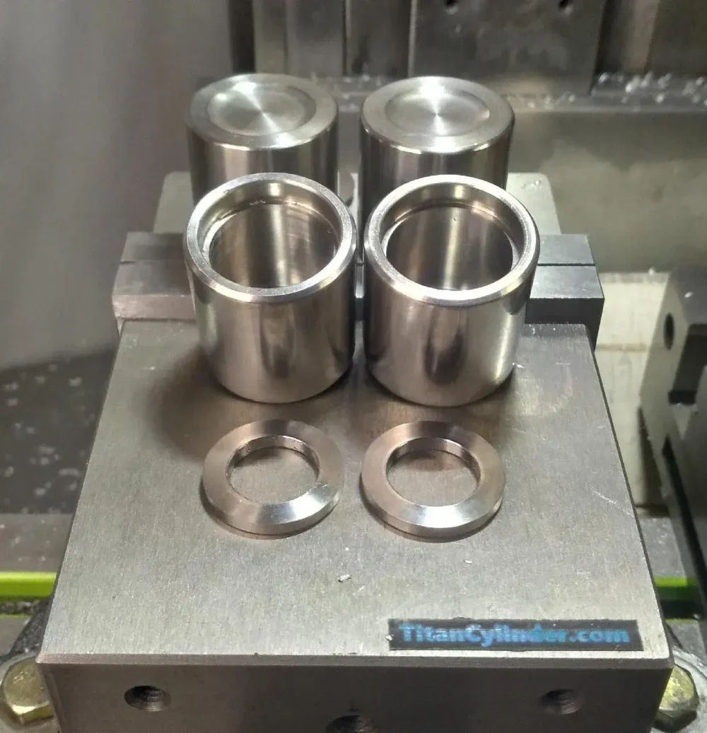 Титановые поршни для тормозных суппортов